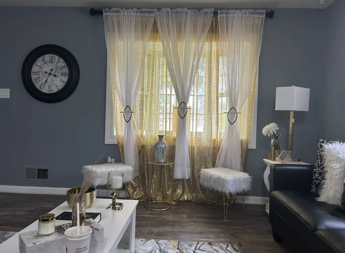 Snatched Body Recovery House - Photo 2